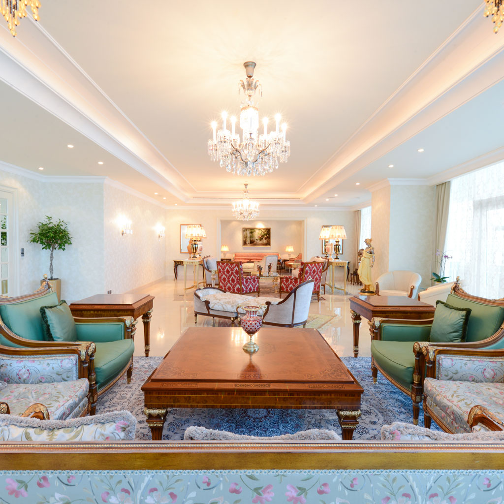 Every detail in the living room reflects the grandiosity and elegance of classical palace-style design.